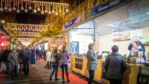 Imagen 1 de El pueblo de Alicante que esta semana celebra el mercado de turrones y dulces navideños más grande del mundo