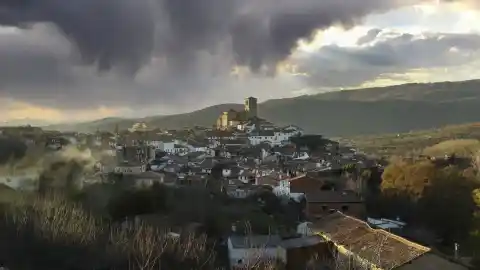 Imagen 1 de El pueblo español más bonito para ir en noviembre: templarios y un castañar