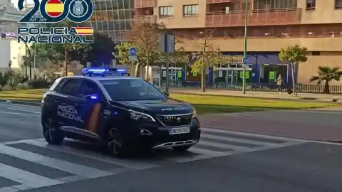 Imagen 1 de Detenidos tres hombres por una agresión sexual grupal a una joven de 18 años en un descampado de Málaga