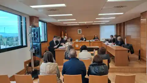 Imagen 1 de Acusados por la secta de Vistabella niegan haber conocido los presuntos abusos sexuales a menores por parte de su líder
