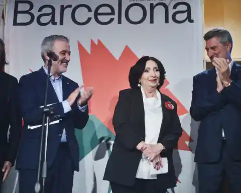 Imagen 1 de Los cuatro grupos municipales de Barcelona conceden a Marisol Schulz, directora de la FIL, la medalla de oro al mérito cultural