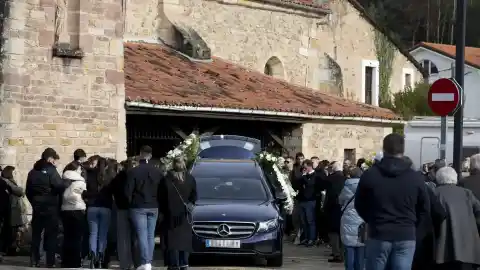Imagen 1 de Familiares y amigos se despiden de los tres jóvenes fallecidos en el accidente de Cabezón de la Sal