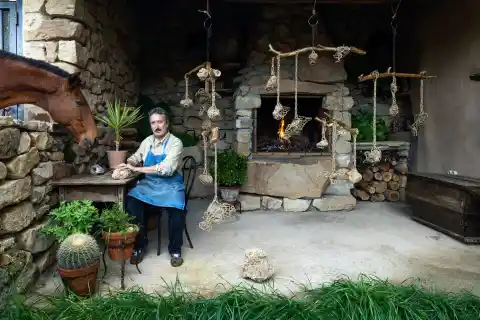 Imagen 1 de Raúl del Chano, el hombre que lo dejó todo para convertirse en artesano en una aldea