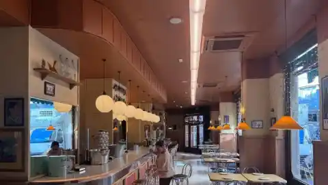 Imagen 1 de Vuelve el Sagarra, el bar de Pintor Fortuny que conquistaba a los vecinos del Raval