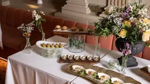 Imagen 1 de El restaurante que parece un antiguo palacio y es perfecto para celebrar la Navidad con amigos por su menú degustación a 45 euros