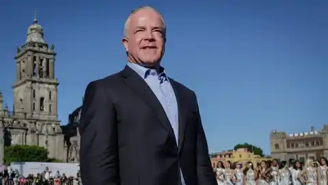 Imagen 1 de Traficantes de armas se asocian con funcionarios corruptos para operar la red criminal del dueño de Miss Universo