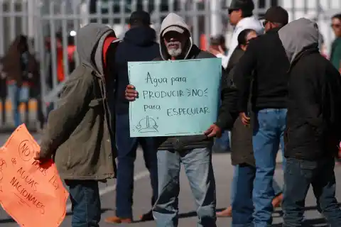 Imagen 1 de La ley de aguas de Sheinbaum avanza en el Congreso con la amenaza de los campesinos de revivir los bloqueos en el país