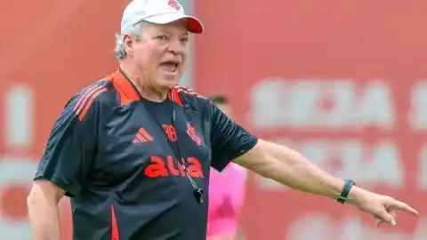 Imagen 1 de El comentario de Abel Braga a su regreso al Internacional de Porto Alegre: "No quiero que el equipo vista de rosa, parecen maricas"