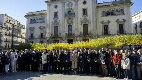 Imagen 1 de Un padre que no se lo cree, contradicciones de amigos y familiares, acoso... Lo que se sabe y lo que no del suicidio de dos chicas en Jaén