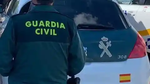 Imagen 1 de La Guardia Civil detiene a cuatro hombres por la violación de una mujer en Málaga