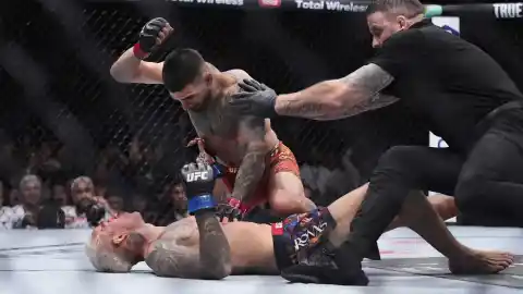 Imagen 1 de El polémico KO de Topuria a Oliveira, entre los mejores del año en las nominaciones de los UFC Honors