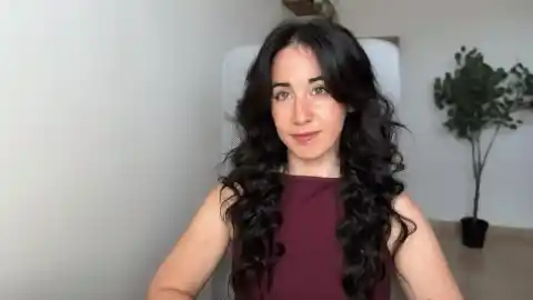 Imagen 1 de López Pavón, psicóloga: "Mi padre me usaba para dar celos a mi madre, y me pasaba las noches en vela para que no se suicidara"