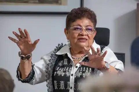 Imagen 1 de Ernestina Godoy pasa otra aduana en su ruta hacia la FGR