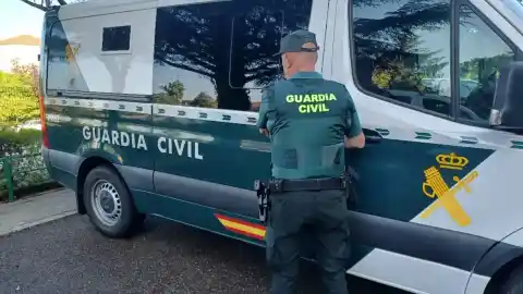Imagen 1 de Un conductor de autobús escolar da positivo en cocaína y benzodiacepinas en Ourense