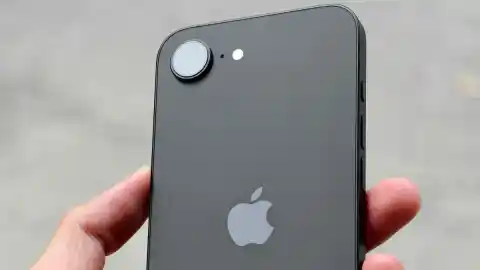 Imagen 1 de El nuevo móvil 'barato' de Apple ya tiene posible fecha de lanzamiento: qué sabemos del iPhone 17e