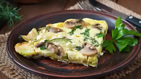 Imagen 1 de Pastel de espinacas y champiñones: la idea de receta fácil y barata para disfrutar este otoño