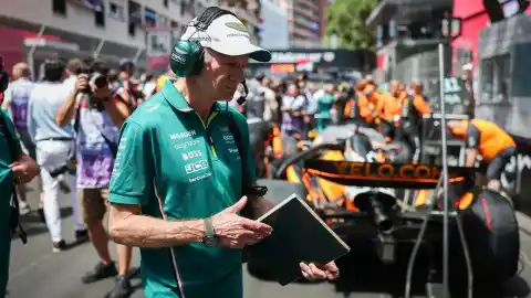 Imagen 1 de Newey desvela por qué observa los coches de F1 en la parrilla: "Espero detectar algo interesante"