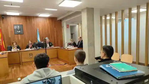 Imagen 1 de Condenados a cárcel los tres acusados de dar una paliza a dos jóvenes en Vigo