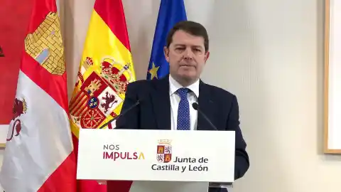 Imagen 1 de La Fiscalía abre una investigación tras una denuncia contra Mañueco por los incendios forestales en Castilla y León