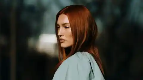 Imagen 1 de Juan Leal, estilista: "Veremos mucho rojo vibrante y cobrizos melocotón que son colores versátiles y bonitos"