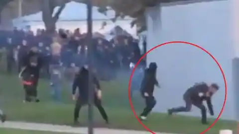 Imagen 1 de Radicales encapuchados agreden brutalmente a un periodista en el acto de Vito Quiles en Navarra