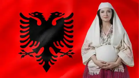 Imagen 1 de Primero 'luchó' contra la corrupción y ahora dice estar embarazada: la increíble historia de la IA de Albania