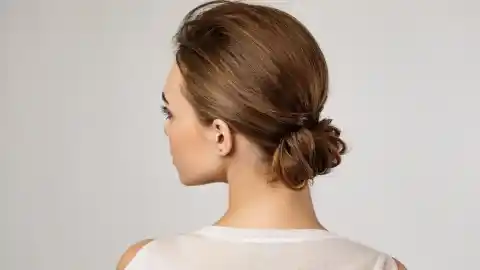 Imagen 1 de Un peluquero desvela su truco para un moño elegante, pero despeinado sin esfuerzo