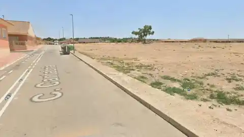Imagen 1 de Hallan muerto a un hombre en un contenedor de ropa de Las Torres de Cotillas