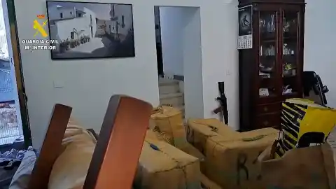 Imagen 1 de Golpe al narcotráfico: cuatro detenidos tras incautar 1.400 kilos de hachís en la desembocadura del Guadalquivir