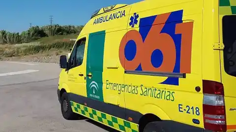 Imagen 1 de Herida grave una chica de 14 años tras precipitarse por un barranco de 20 metros en una zona rural de Málaga