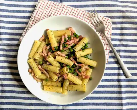 Imagen 1 de Pasta con guisantes y panceta