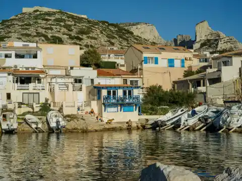 Imagen 1 de Viaje a la Marsella de la tradición de los ‘cabanons’, casitas de pescadores convertidas en símbolo nostálgico