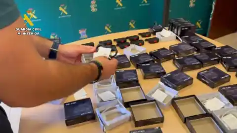 Imagen 1 de Intervenidos 451 puños americanos con descarga eléctrica en Huelva