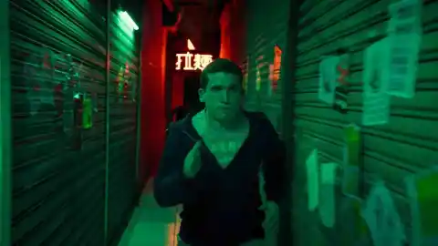 Imagen 1 de Crítica de 'Reversión': Jaime Lorente mantiene en vilo con un thriller que desorienta al espectador