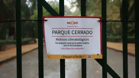 Imagen 1 de El Ayuntamiento cierre mañana los parques e instalaciones deportivas de Sevilla ante otra alerta naranja por lluvias