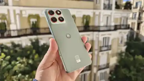 Imagen 1 de El móvil ultrafino que gana en batería a Apple y a Samsung es de motorola: llega el edge 70