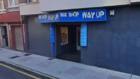 Imagen 1 de Muere un hombre de 83 años mientras veía una película en un 'sex shop' de León