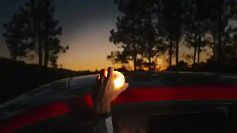 Imagen 1 de A fondo: cómo funcionan las balizas V16 que la DGT obliga tener en 2026 y cuáles son los modelos homologados