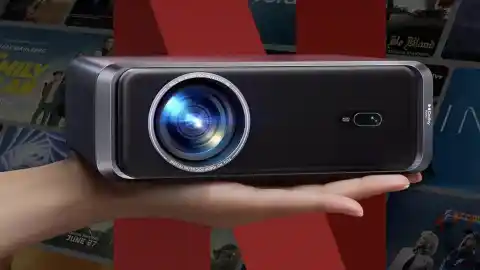 Imagen 1 de Amazon tira el precio de este proyector 4K: lo rebaja 150 euros en la antesala del Black Friday