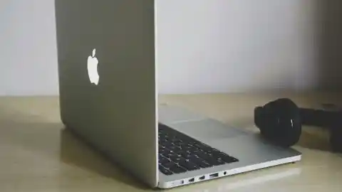 Imagen 1 de Apple prepara un MacBook barato para 2026: tendrá el mismo cerebro que un iPhone