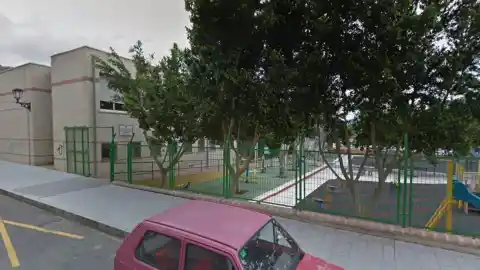 Imagen 1 de El abogado del niño apuñalado por un compañero en Granada dice que tenían "buena relación" y descarta el acoso escolar