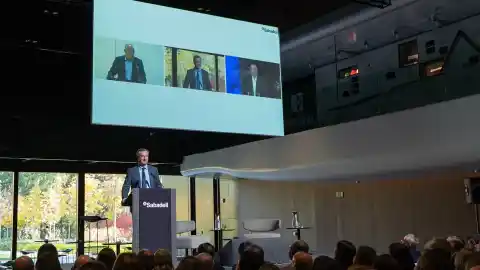Imagen 1 de González-Bueno defiende ante más de 1.500 directivos que el Sabadell "está preparado" para crecer y ser más rentable
