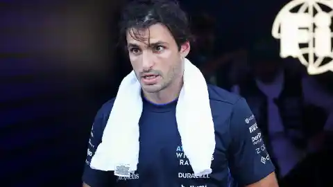 Imagen 1 de Carlos Sainz, indispuesto justo antes del inicio del Gran Premio de Brasil: no atenderá a los medios de comunicación