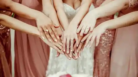 Imagen 1 de ¿Boda a la vista? Tres ideas de manicuras otoñales para elevar tu look de invitada