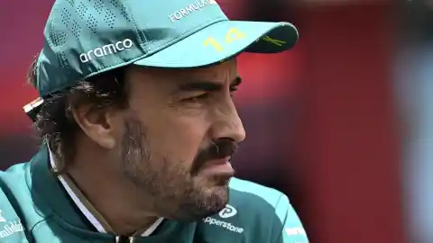 Imagen 1 de Alonso analiza su increíble adelantamiento a Hamilton en 2023: "Seguramente fue una sorpresa para él"