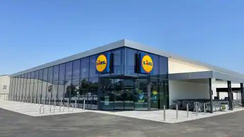 Imagen 1 de Colas en Lidl por el nuevo calendario de adviento de maquillaje: más barato que el de Mercadona