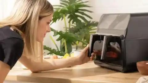Imagen 1 de Cecotec cumple nuestros deseos y deja en menos de 80 euros una 'airfryer' doble de gran capacidad