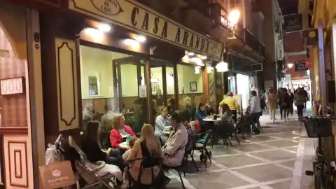 Imagen 1 de La churrería más antigua de Málaga: lleva casi 100 años abierta y es lugar de peregrinaje para locales y turistas