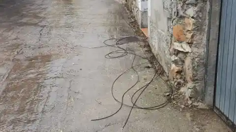 Imagen 1 de Los vecinos del pueblo de León sin internet cargan contra la mujer que habría cortado los cables: "Hubo denuncias por amenazas"