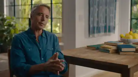 Imagen 1 de Dan Buettner, divulgador científico: "La gente longeva de las 'zonas azules' no hacen burpees, ni yoga ni Crossfit, caminan"